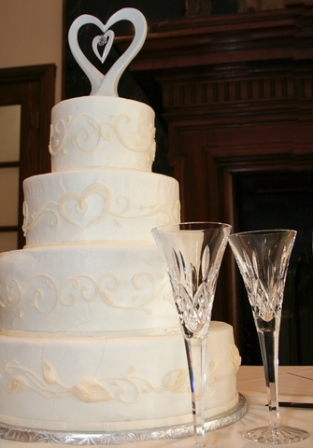 Heart shaped wedding cakes pictures